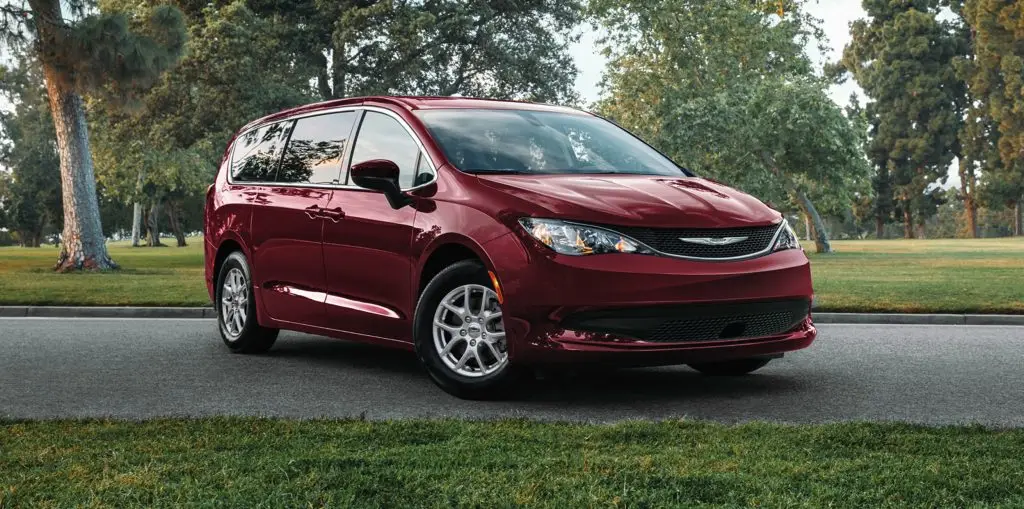 2023 chrysler grand caravan red